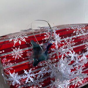 #1909 STAR FREE FORM CLEAR AND GREEN STAR ORNAMENT / SUNCATCHER